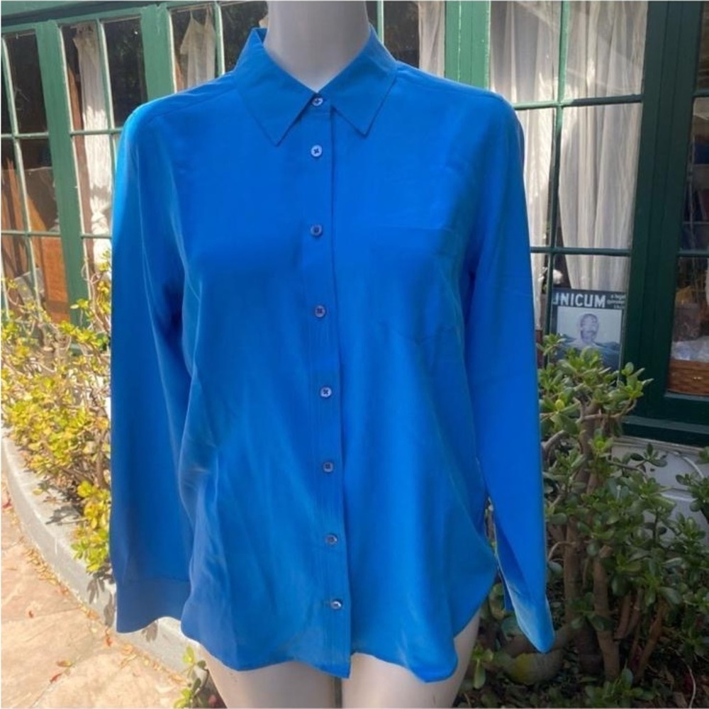 Equipment Silk Button Down Long Sleeves Shirt Size Medium in Blue Color